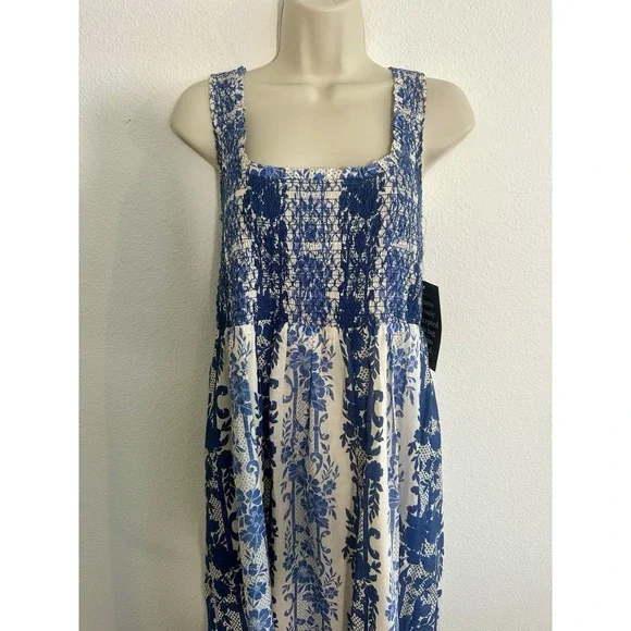 Tuckernuck Mallie Midi Dress NWT Sz M Bondi Blues Floral Smocked Sleeveless - Picture 7 of 10